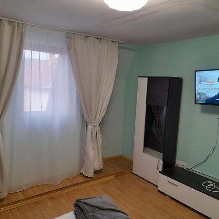 クルージュ＝ナポカGarsoniera Sic Zona Terapia Zona Linistita La Casa Cu Parcareアパートメント エクステリア 写真