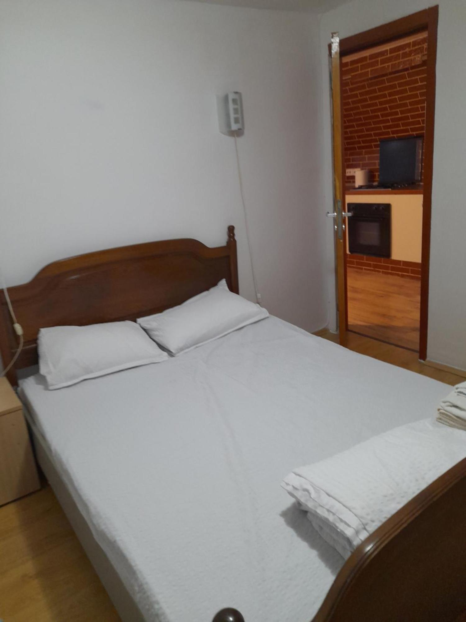 クルージュ＝ナポカGarsoniera Sic Zona Terapia Zona Linistita La Casa Cu Parcareアパートメント エクステリア 写真